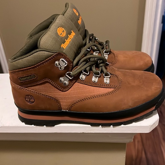 Timberland boots! Boys size 6 &1/2 like new - Picture 1 of 4